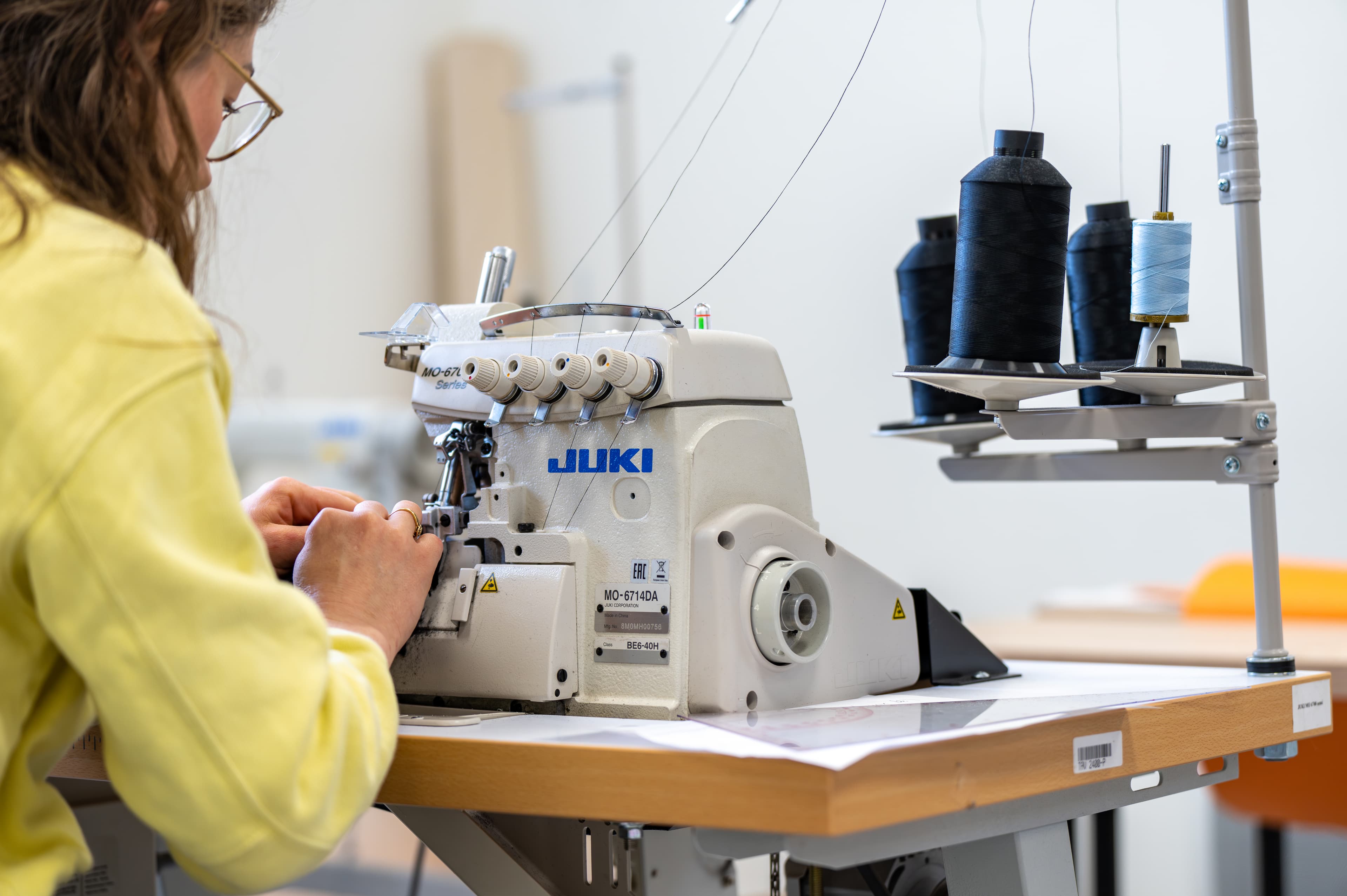 Détail technique : machine à coudre professionnelle